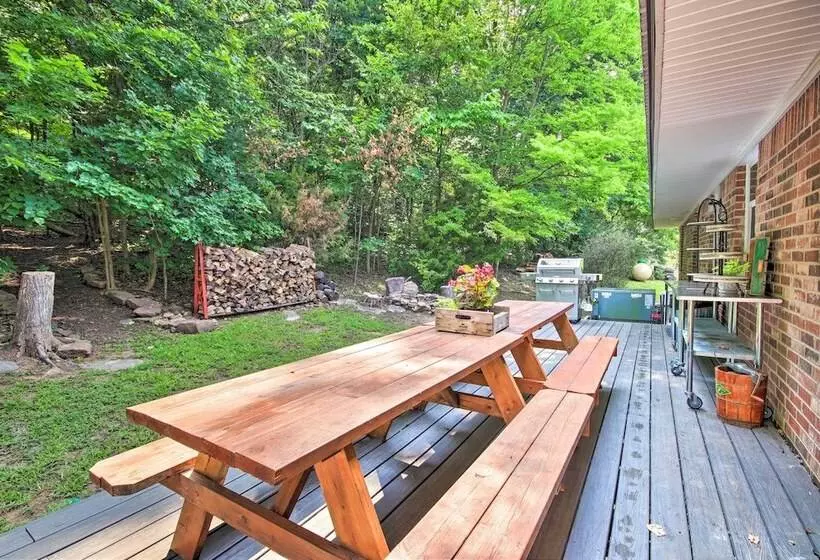 Beaver Lake Getaway W/ 2 Decks, Grill, & Views!