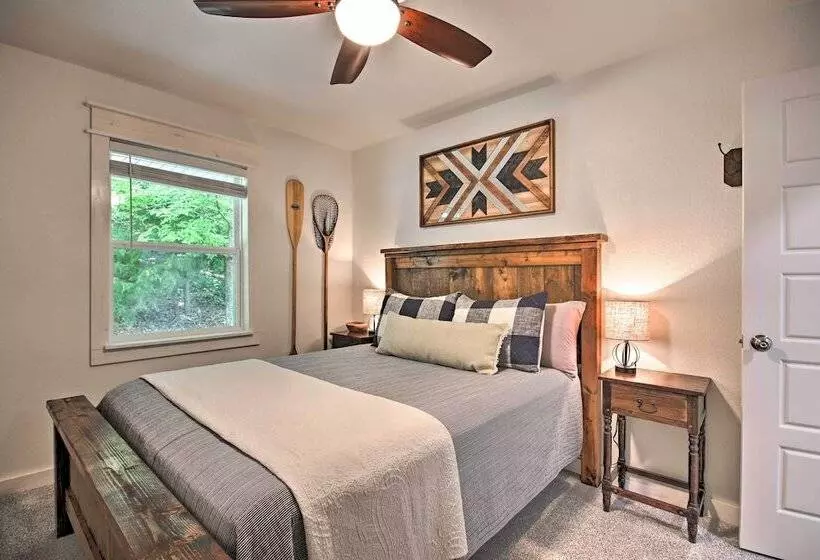 Beaver Lake Getaway W/ 2 Decks, Grill, & Views!