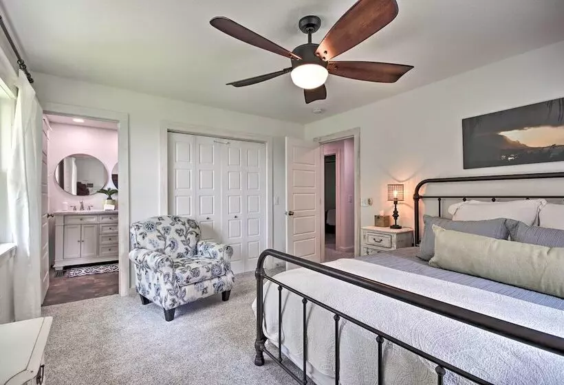 Beaver Lake Getaway W/ 2 Decks, Grill, & Views!