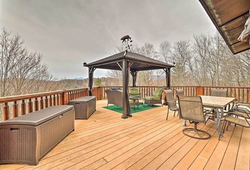 Boone Cabin W/ Deck, Hot Tub, & Mountain Views!