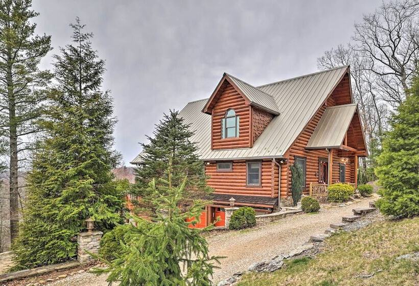 Boone Cabin W/ Deck, Hot Tub, & Mountain Views!