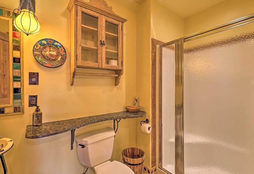 Boone Cabin W/ Deck, Hot Tub, & Mountain Views!