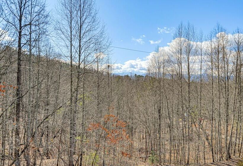 Bryson City Cabin W/ Hot Tub, Views & Pool Table!