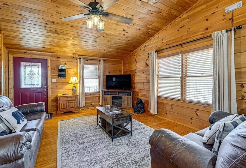 Bryson City Cabin W/ Hot Tub, Views & Pool Table!
