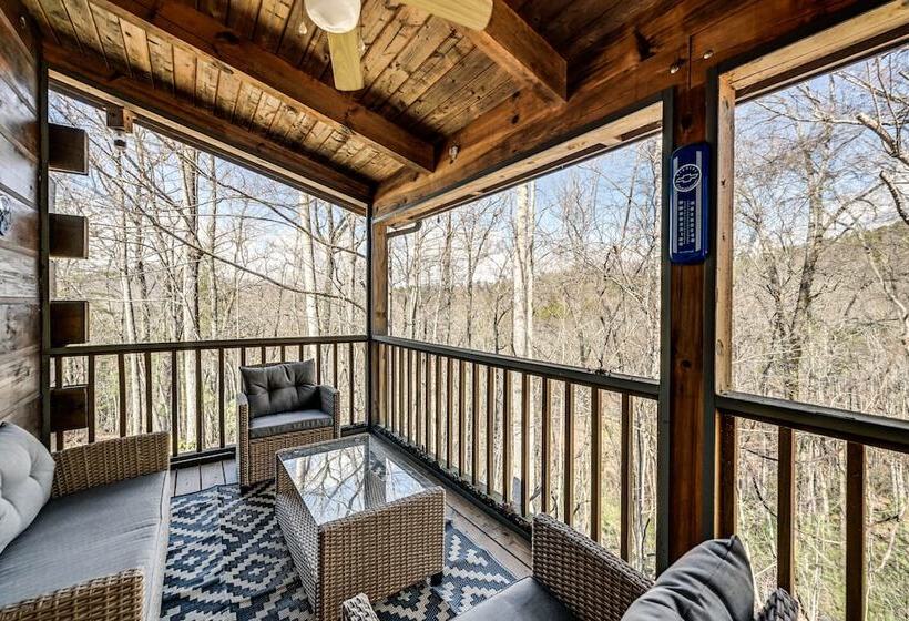 Bryson City Cabin W/ Hot Tub, Views & Pool Table!