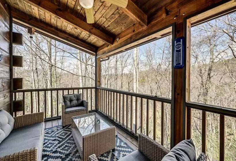 Bryson City Cabin W/ Hot Tub, Views & Pool Table!