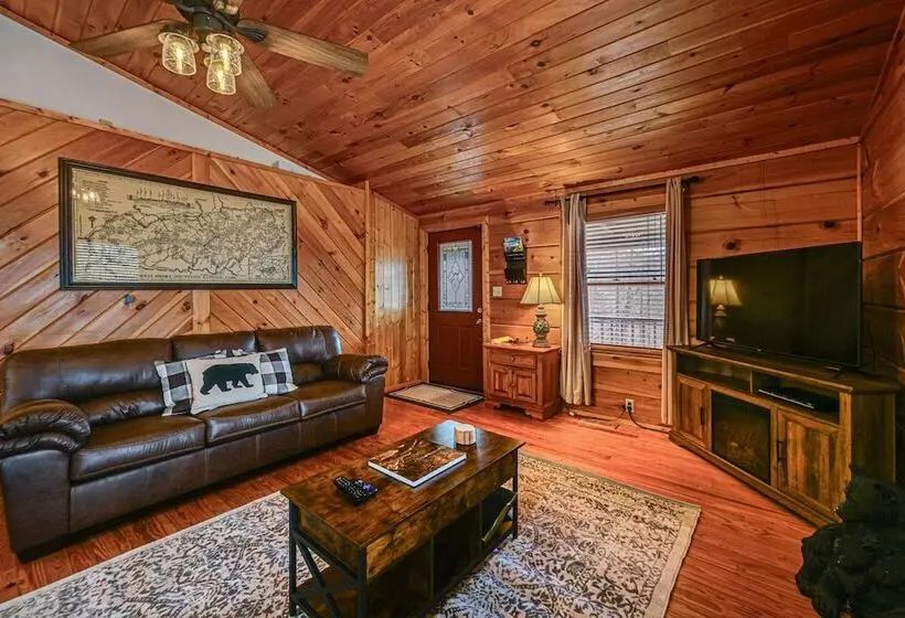 Bryson City Cabin W/ Hot Tub, Views & Pool Table!