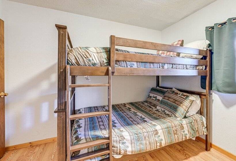 Bryson City Cabin W/ Hot Tub, Views & Pool Table!