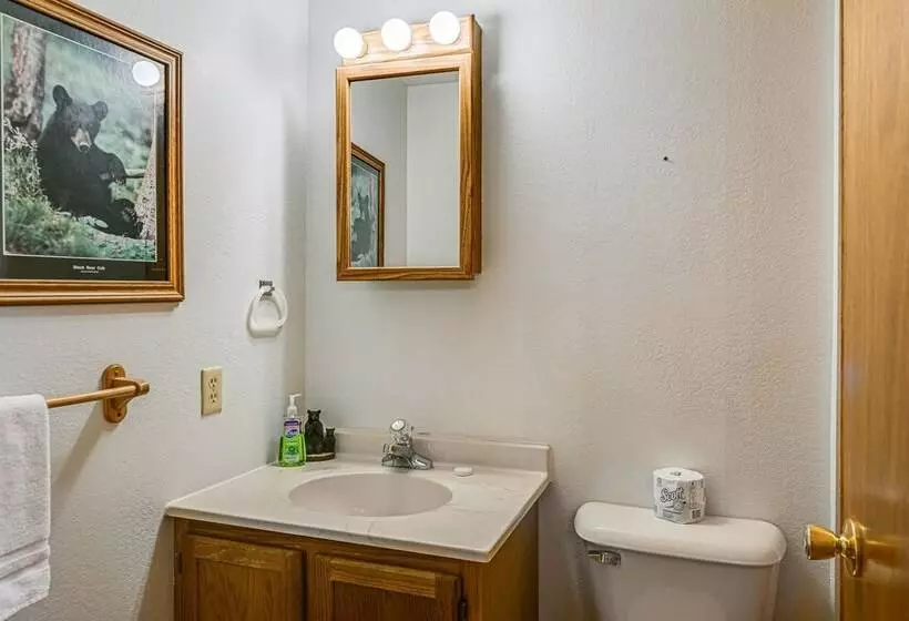 Bryson City Cabin W/ Hot Tub, Views & Pool Table!