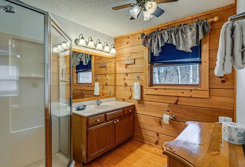 Bryson City Cabin W/ Hot Tub, Views & Pool Table!