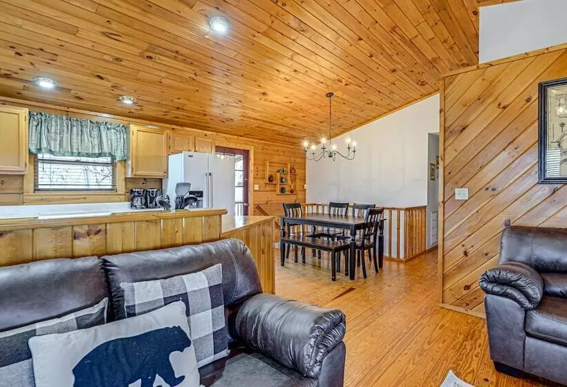 Bryson City Cabin W/ Hot Tub, Views & Pool Table!