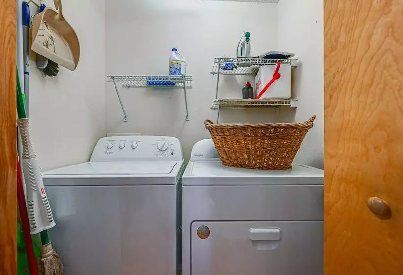 Bryson City Cabin W/ Hot Tub, Views & Pool Table!