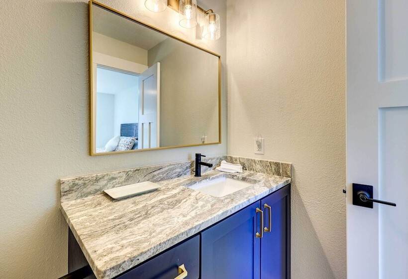 Chic Bentonville Home W/ Patio & Fire Pit!