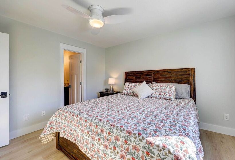 Chic Bentonville Home W/ Patio & Fire Pit!