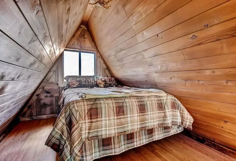 Secluded & Cozy Antimony Cabin W/ Fire Pit