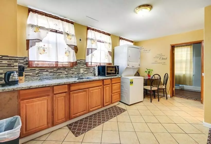 Cozy + Convenient West Orange Home   16 Mi To Nyc!