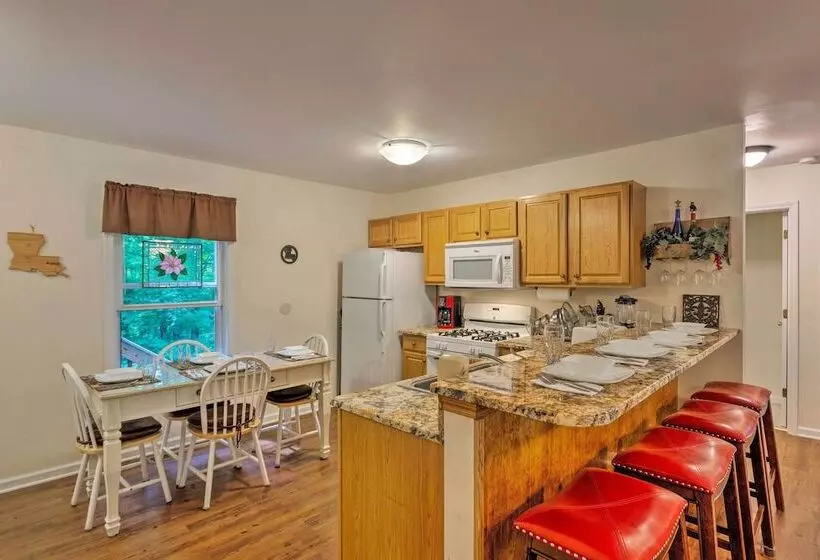 Beech Mountain Home W/ Covered Deck, Near Skiing!