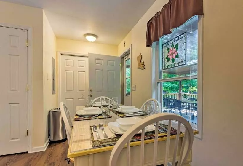 Beech Mountain Home W/ Covered Deck, Near Skiing!