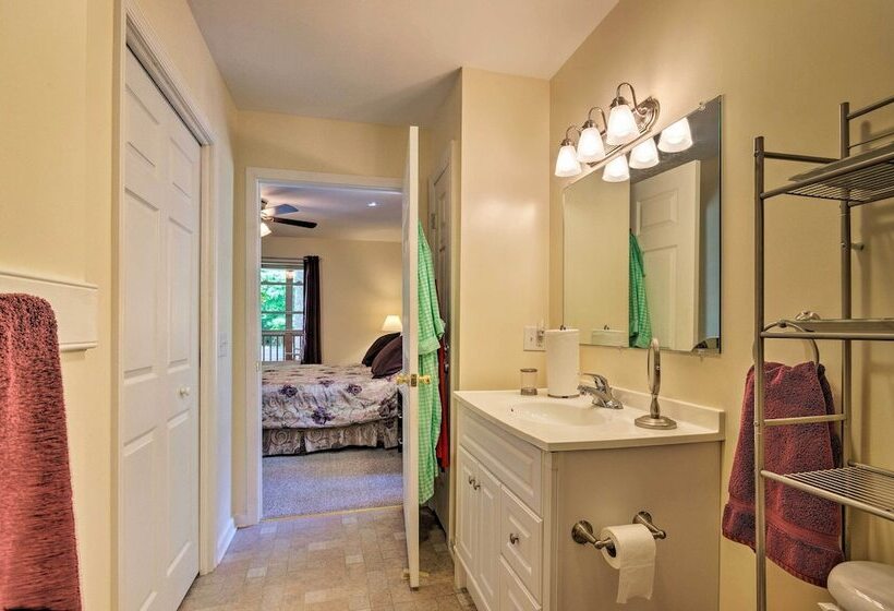 Beech Mountain Home W/ Covered Deck, Near Skiing!