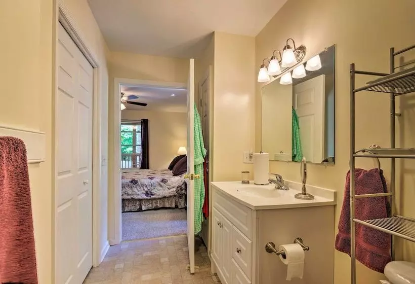 Beech Mountain Home W/ Covered Deck, Near Skiing!