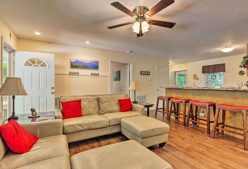 Beech Mountain Home W/ Covered Deck, Near Skiing!