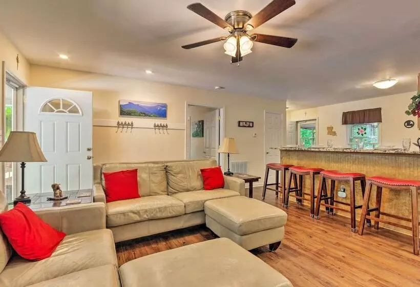 Beech Mountain Home W/ Covered Deck, Near Skiing!