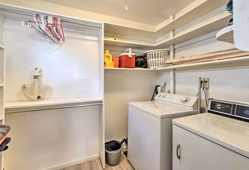 Cozy Villas Cottage W/ Deck, 1/2 Block To Beach!