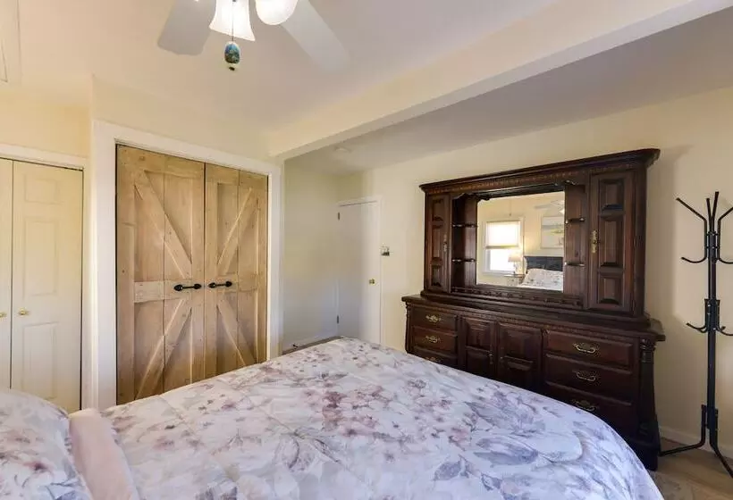 Cozy Villas Cottage W/ Deck, 1/2 Block To Beach!