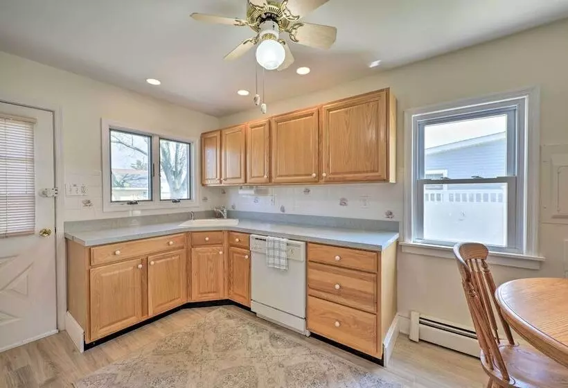 Cozy Villas Cottage W/ Deck, 1/2 Block To Beach!