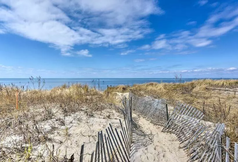 Cozy Villas Cottage W/ Deck, 1/2 Block To Beach!