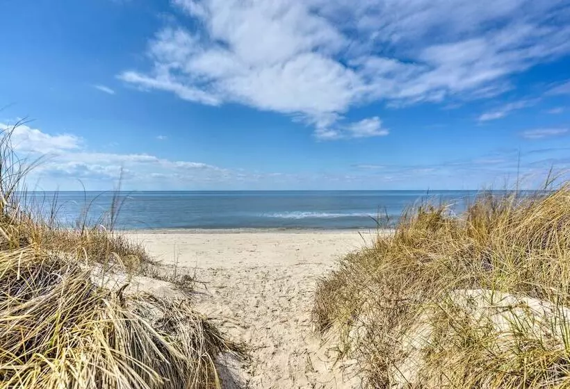 Cozy Villas Cottage W/ Deck, 1/2 Block To Beach!