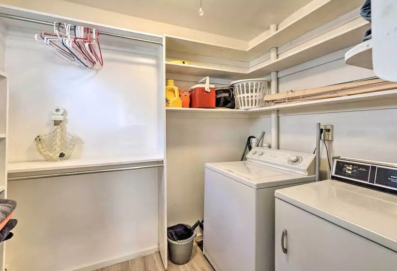 Cozy Villas Cottage W/ Deck, 1/2 Block To Beach!