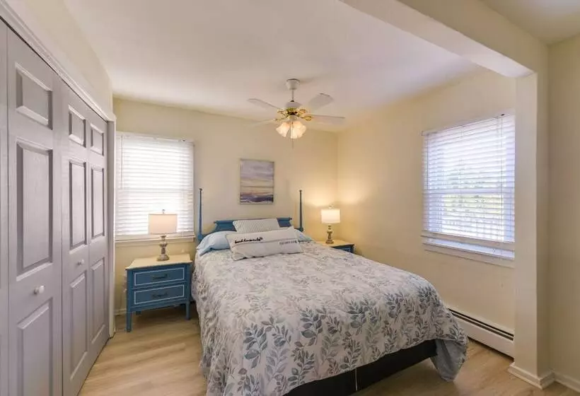 Cozy Villas Cottage W/ Deck, 1/2 Block To Beach!