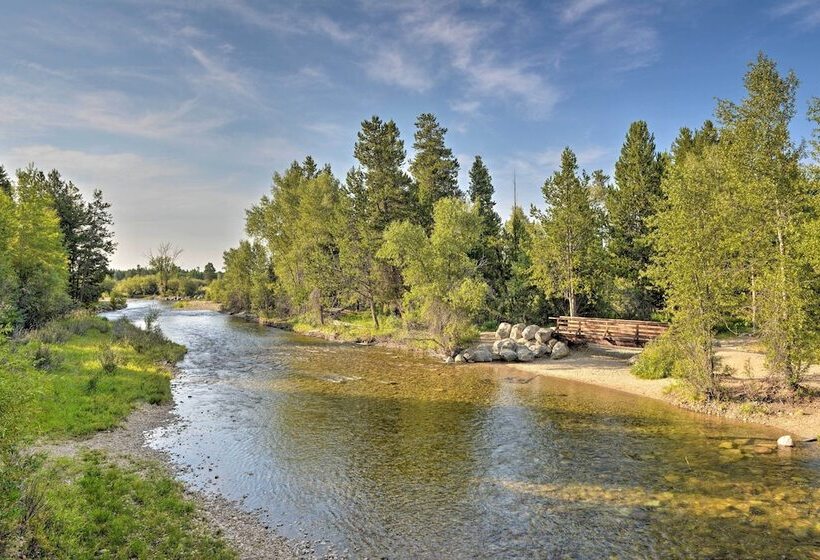 Cozy Wy Home: Rivers, Lakes, Mountains, Wildlife