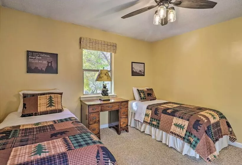 Creekside Retreat W/ Deck, 18 Miles To Wolf Ridge