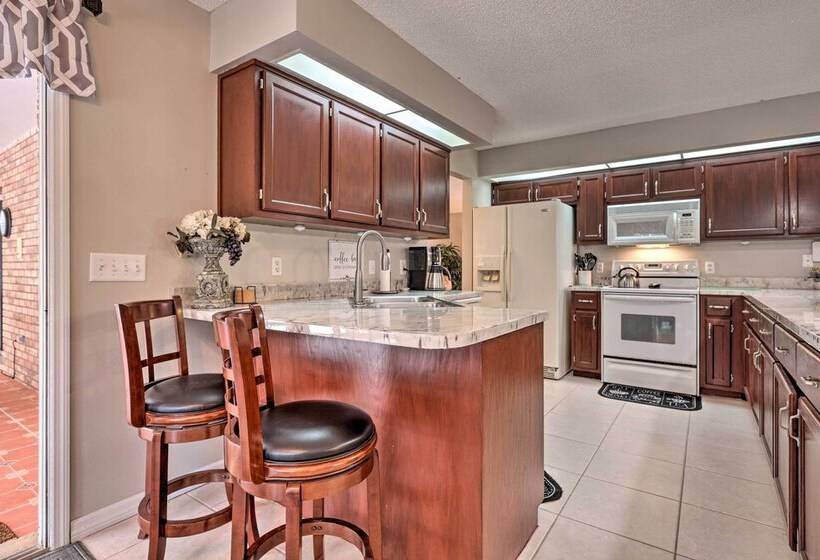 Centrally Located Deltona Home With Pool & Yard