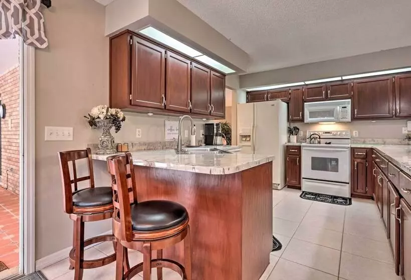 Centrally Located Deltona Home With Pool & Yard