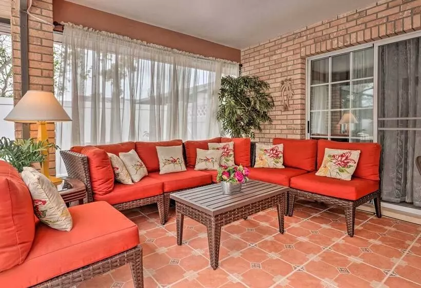 Centrally Located Deltona Home With Pool & Yard