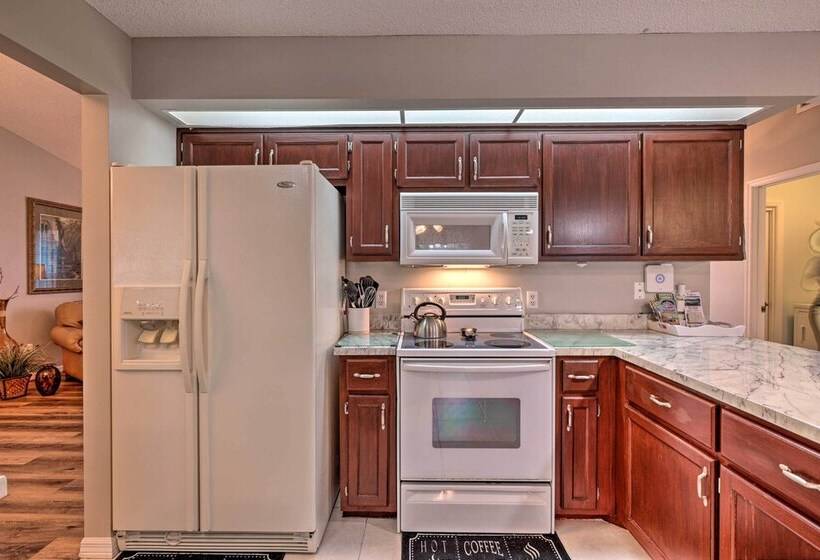 Centrally Located Deltona Home With Pool & Yard