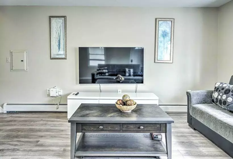 Family Friendly Keansburg Home: Walk To Beach!