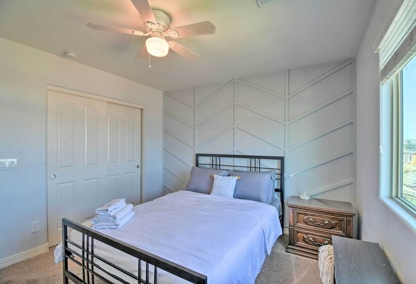 Glendale Home W/ Putting Green & Pool Access!