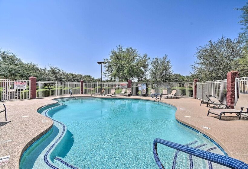 Glendale Home W/ Putting Green & Pool Access!