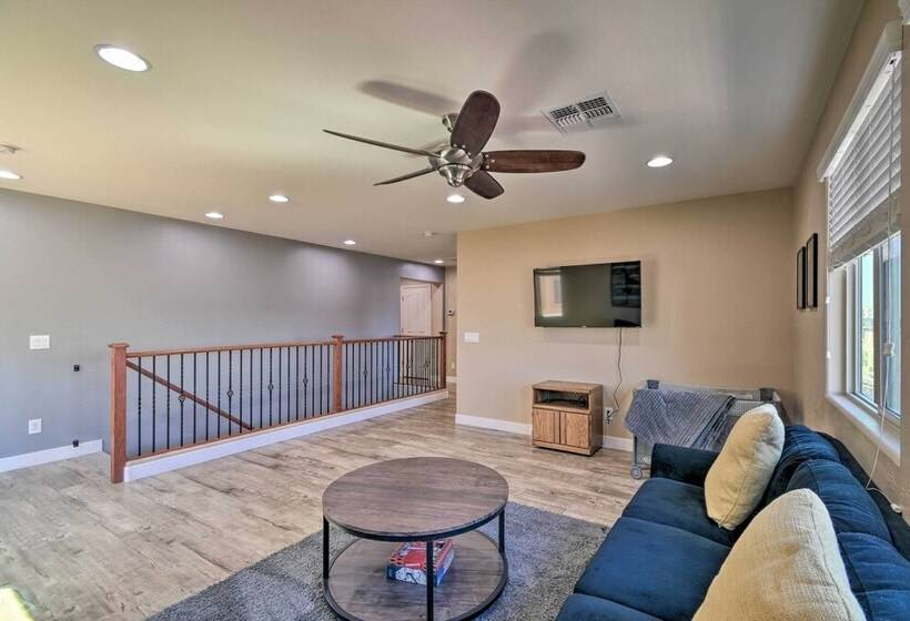 Glendale Home W/ Putting Green & Pool Access!