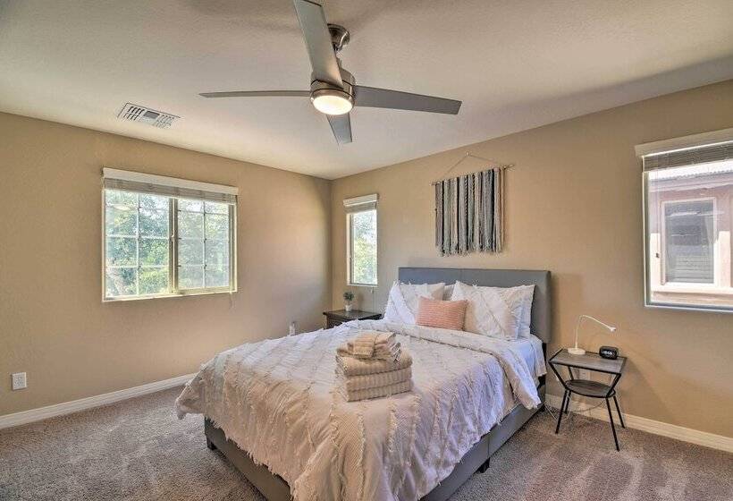 Glendale Home W/ Putting Green & Pool Access!