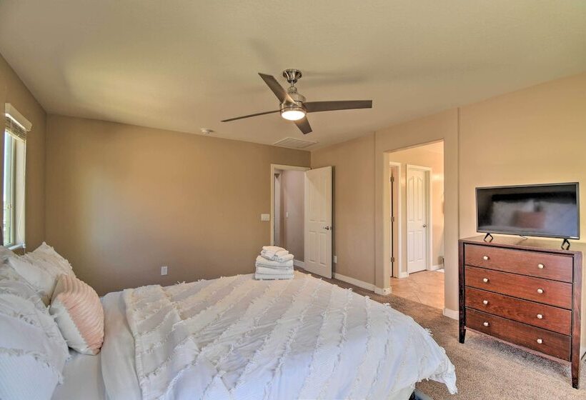 Glendale Home W/ Putting Green & Pool Access!