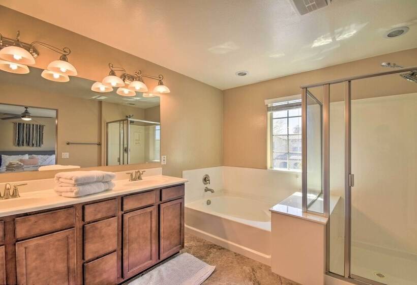 Glendale Home W/ Putting Green & Pool Access!