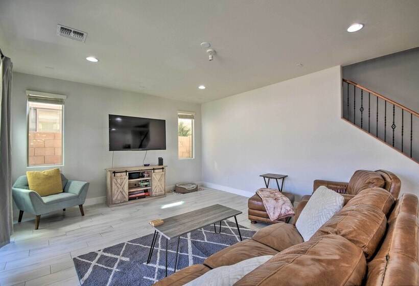 Glendale Home W/ Putting Green & Pool Access!