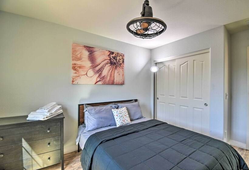 Glendale Home W/ Putting Green & Pool Access!