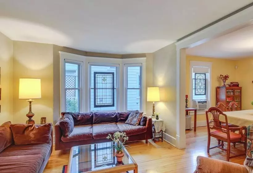 Historic Home W/ Sunroom   5 Mi To Lambeau Field!