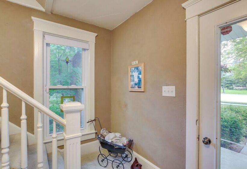 Historic Home W/ Sunroom   5 Mi To Lambeau Field!